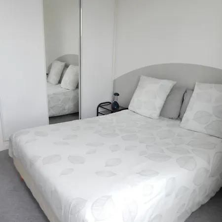 Appartement La Vue 1 A 2 Pers Avec Vue Panoramique 100 M Velos Fournis Petit Dejeuner En Option *